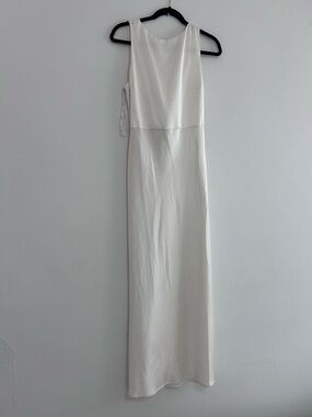 Elegant Pearl White Sleeveless Maxi Dress